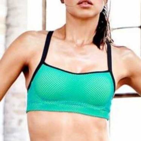 Victoria's Secret Cupped Lighted Padded Wired Sports Bra Top Size 34D - Picture 1 of 7